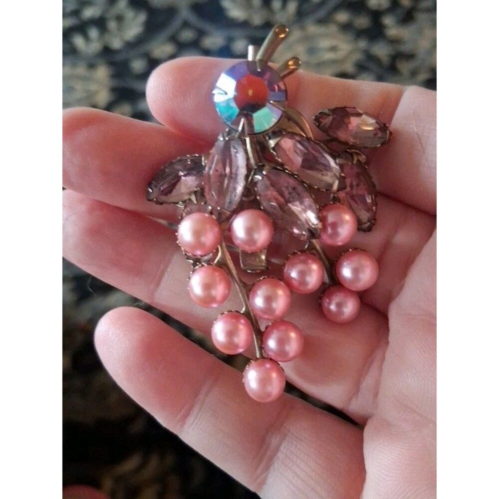 Mid Century Vintage Pearl Grape Cluster And light Purple Rhinestones Brooch